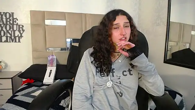 Snapshot of Queenjenn__ chatting on 26, 12, 2024 Queenjenn online show from 26, 12, 2024