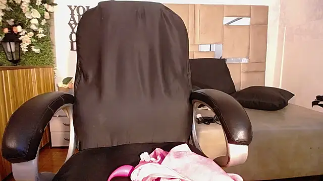 Snapshot of Queenjenn__ chatting on 31, 12, 2024 Queenjenn online show from 31, 12, 2024