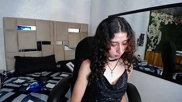 Snapshot of Queenjenn__ chatting on 14, 1, 2025 Queenjenn online show from 14, 1, 2025