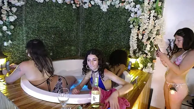 Snapshot of Queenjenn__ chatting on 14, 1, 2025 Queenjenn online show from 14, 1, 2025