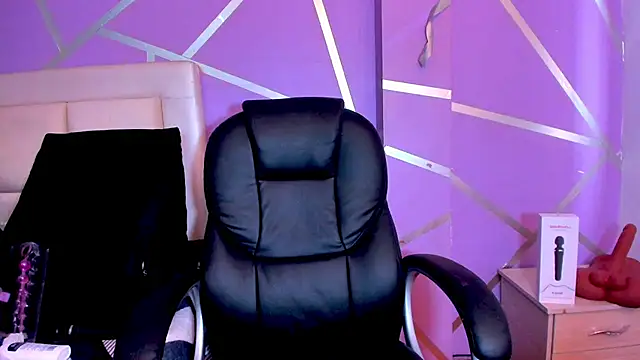 Snapshot of Queenjenn__ chatting on 29, 1, 2025 Queenjenn online show from 29, 1, 2025