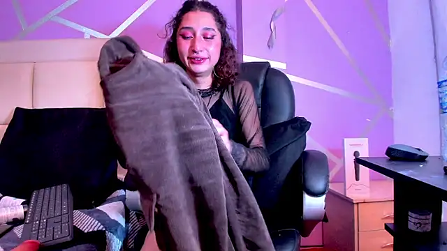 Snapshot of Queenjenn__ chatting on 30, 1, 2025 Queenjenn online show from 30, 1, 2025