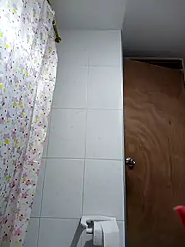 Snapshot of Queenjenn__ chatting on 1, 2, 2025 Queenjenn online show from 1, 2, 2025