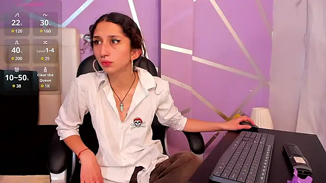 Snapshot of Queenjenn__ chatting on 27, 2, 2025 Queenjenn online show from 27, 2, 2025