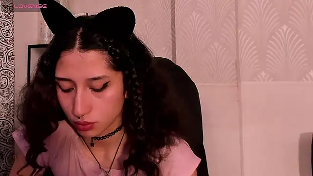 Snapshot of Queenjenn__ chatting on 2, 3, 2025 Queenjenn online show from 2, 3, 2025