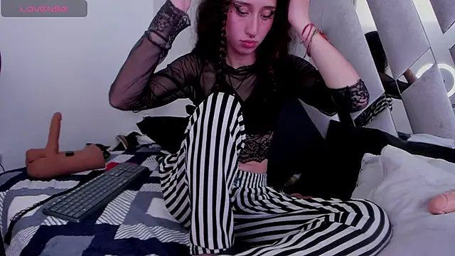 Snapshot of Queenjenn__ chatting on 12, 3, 2025 Queenjenn online show from 12, 3, 2025