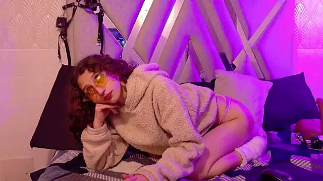 Queenjenn   online show from 6, 1, 2026