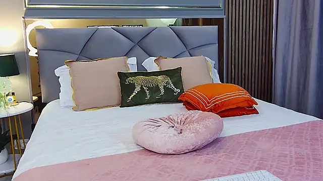 AvaCristal online show from 6, 4, 2026