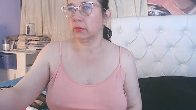 maturepriscila online show from 28, 2, 2025