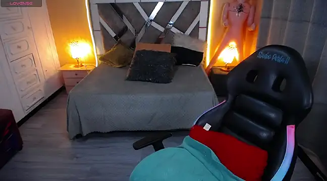 Kate Laurence  online show from 6, 2, 2025