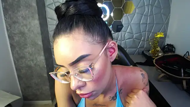 Tiffanny online show from 8, 3, 2025