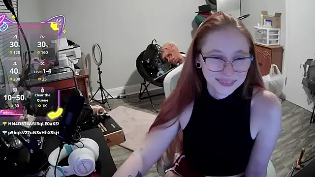 Snapshot of LilyFoxxx chatting on 6, 10, 2025 LilyFoxxx online show from 6, 10, 2025