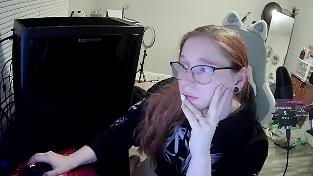 LilyFoxxx online show from 17, 10, 2025