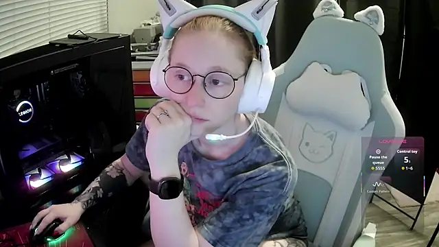 Snapshot of LilyFoxxx chatting on 12, 6, 2026 LilyFoxxx online show from 12, 6, 2026