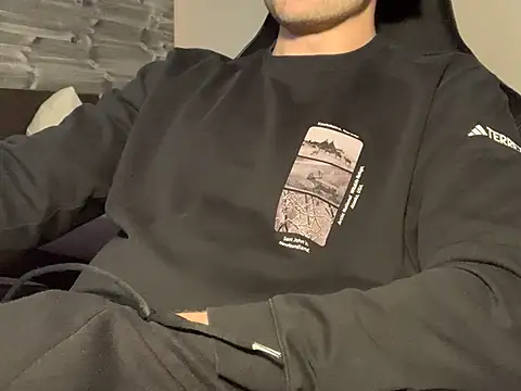 Snapshot of taallguyy_196 chatting on 12, 3, 2025 taallguyy 196 online show from 12, 3, 2025