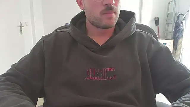 Snapshot of taallguyy_196 chatting on 5, 10, 2025 taallguyy 196 online show from 5, 10, 2025