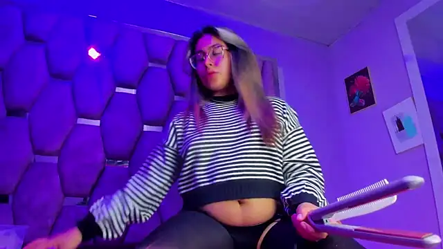 Snapshot of Freya_Miller_ chatting on 1, 10, 2025 Freya Miller online show from 1, 10, 2025