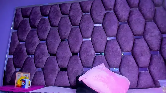 Freya Miller  online show from 19, 10, 2025