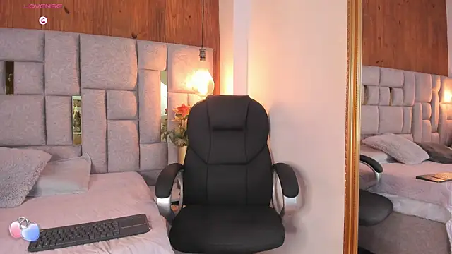 Saori newman online show from 17, 10, 2025