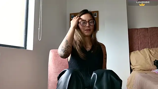 Emmy petit online show from 19, 12, 2025