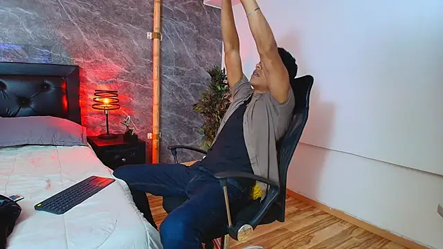 Snapshot of wagz chatting on 5, 12, 2025 wagz online show from 5, 12, 2025