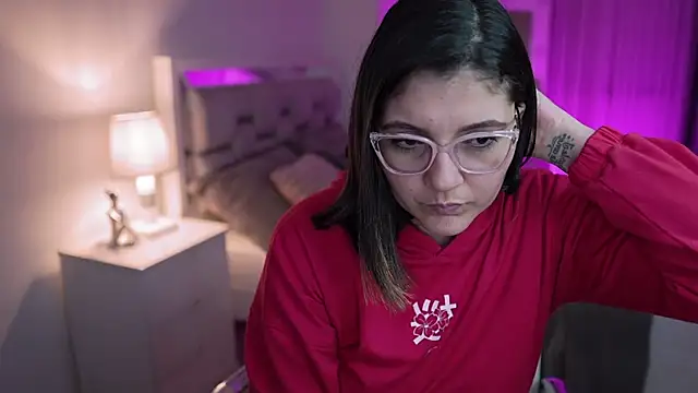 Camilaa bueno online show from 12, 12, 2024