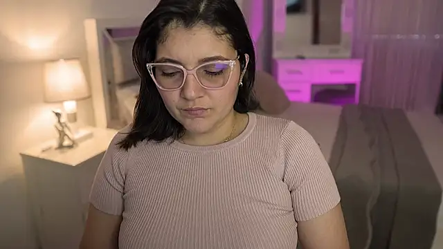 Camilaa bueno online show from 3, 1, 2025