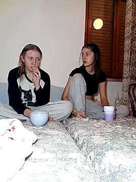 ella grays online show from 14, 10, 2025