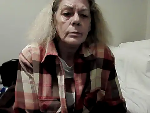 housewife shantie online show from 27, 10, 2025