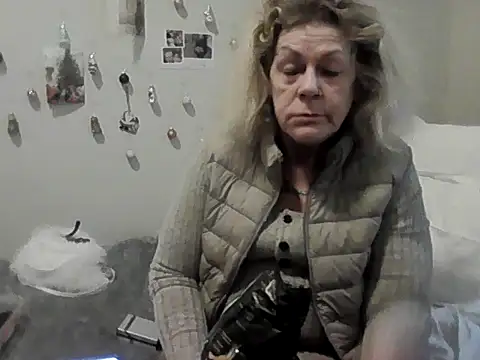 housewife shantie online show from 1, 12, 2025