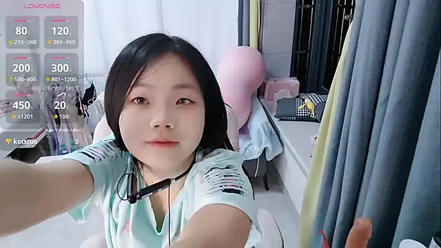 Snapshot of Lena-yyds chatting on 8, 10, 2025 Lena-yyds online show from 8, 10, 2025