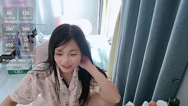 Snapshot of Lena-yyds chatting on 10, 10, 2025 Lena-yyds online show from 10, 10, 2025