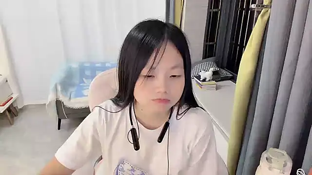 Snapshot of Lena-yyds chatting on 31, 10, 2025 Lena-yyds online show from 31, 10, 2025