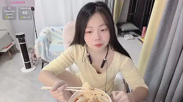 Snapshot of Lena-yyds chatting on 11, 11, 2025 Lena-yyds online show from 11, 11, 2025