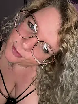 CurvyAnonymousGirl89 online show from 13, 2, 2025