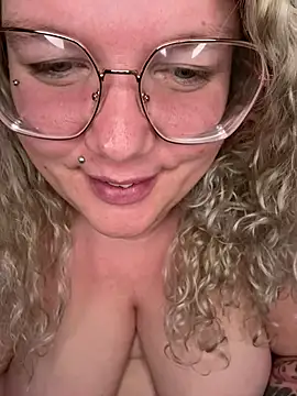 CurvyAnonymousGirl89 online show from 3, 3, 2025