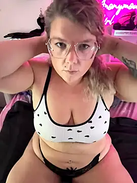 CurvyAnonymousGirl89 online show from 17, 11, 2025