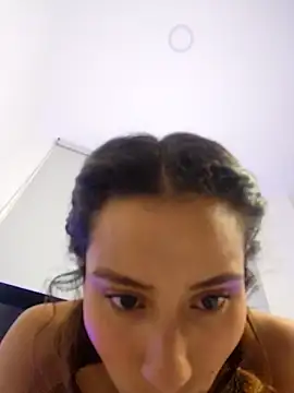 varenkaivanova 22 online show from 5, 1, 2025