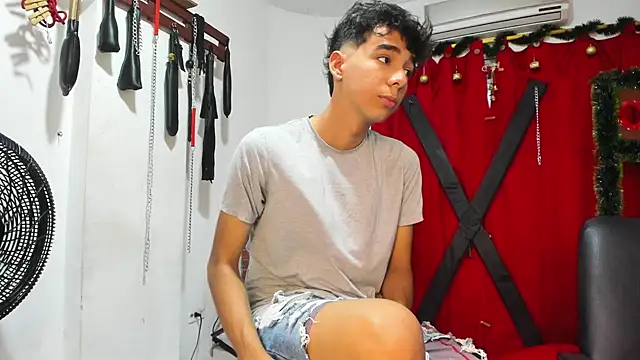 Snapshot of Harry_LatinBoy chatting on 8, 12, 2024 Harry LatinBoy online show from 8, 12, 2024