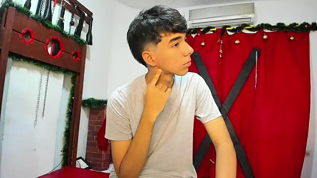 Snapshot of Harry_LatinBoy chatting on 14, 12, 2024 Harry LatinBoy online show from 14, 12, 2024