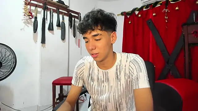 Snapshot of Harry_LatinBoy chatting on 17, 12, 2024 Harry LatinBoy online show from 17, 12, 2024