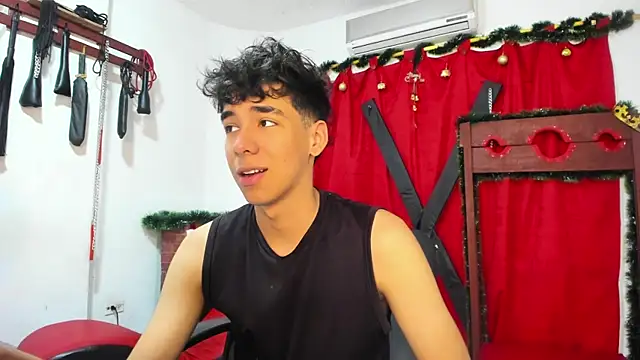 Snapshot of Harry_LatinBoy chatting on 18, 12, 2024 Harry LatinBoy online show from 18, 12, 2024