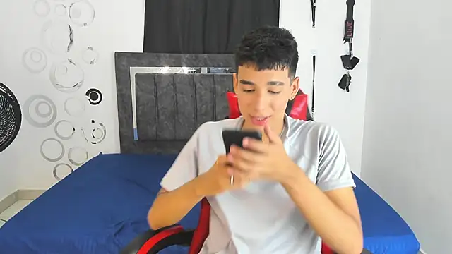 Snapshot of Harry_LatinBoy chatting on 19, 11, 2025 Harry LatinBoy online show from 19, 11, 2025