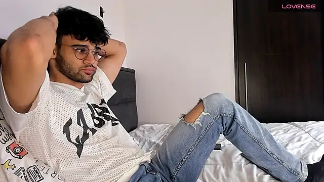 andrewChris  online show from 31, 12, 2024