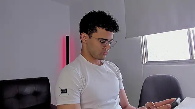 andrewChris  online show from 30, 9, 2025