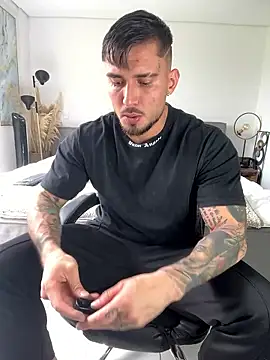 DimitriSullivan  online show from 12, 1, 2026