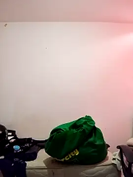 nicolle milf1978 online show from 15, 4, 2026