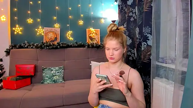 Snapshot of Xloe_Queen chatting on 24, 12, 2024 Xloe Queen online show from 24, 12, 2024