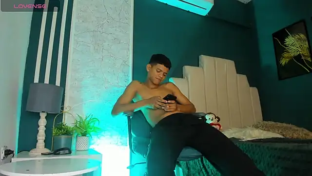 Snapshot of Jeffry_wolvess chatting on 4, 3, 2025 Jeffry wolvess online show from 4, 3, 2025