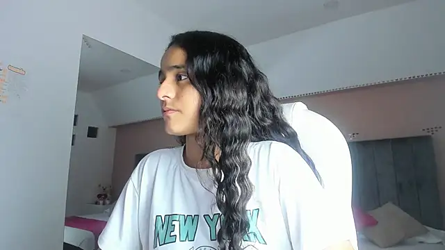 Giselle Roldan online show from 26, 9, 2025